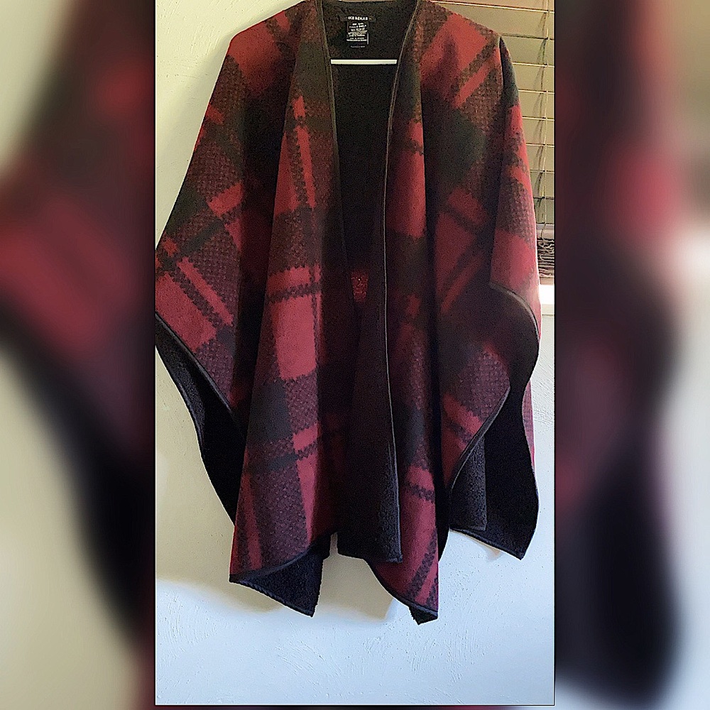 Fall attire must have! One size fits all reversible women’s fashion wrap!